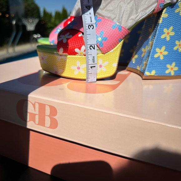 NWT GB Ulti-Mate Floral Rainbow Rhinestone Retro Platform 70's Sandals - Picture 10 of 15